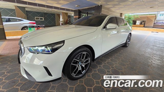 BMW 5-Series 530i xDrive — пробег 500 км — фото 3 из 5