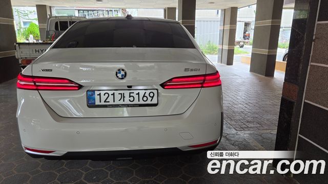 BMW 5-Series 530i xDrive — пробег 500 км — фото 5 из 5