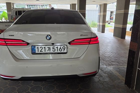 BMW 5-Series 530i xDrive — пробег 500 км — фото 5 из 5
