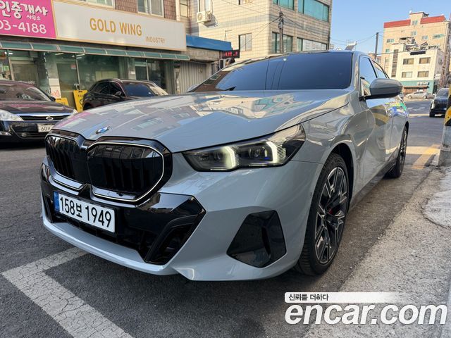 BMW 5-Series 530i xDrive M Sport — пробег 3 360 км — фото 2 из 5