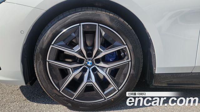 BMW i5 xDrive 40 M Sport — пробег 4 721 км — фото 5 из 5