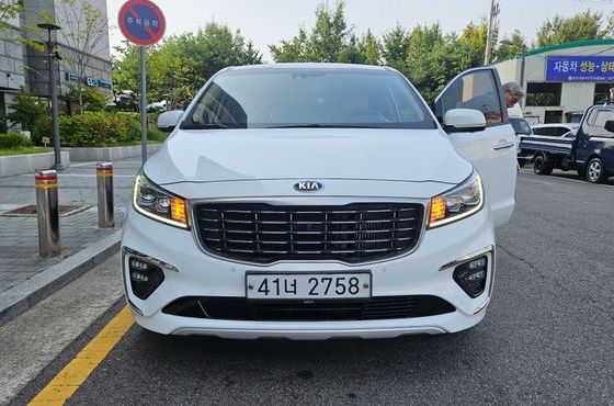Kia Carnival 9-Seater Noblesse Special — пробег 178 888 км — фото 3 из 5