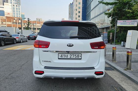 Kia Carnival 9-Seater Noblesse Special — пробег 178 888 км — фото 4 из 5