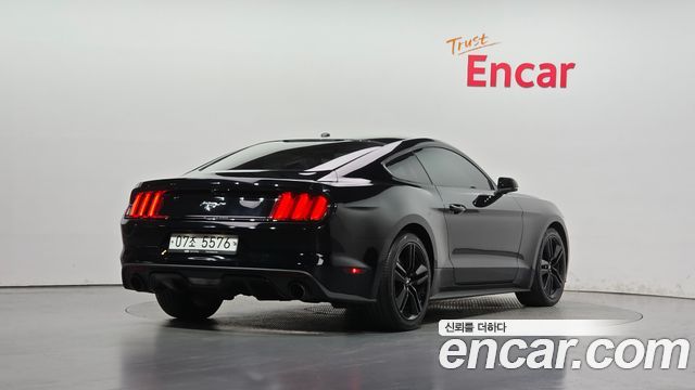 Ford Mustang Coupe — пробег 52 616 км — фото 2 из 5
