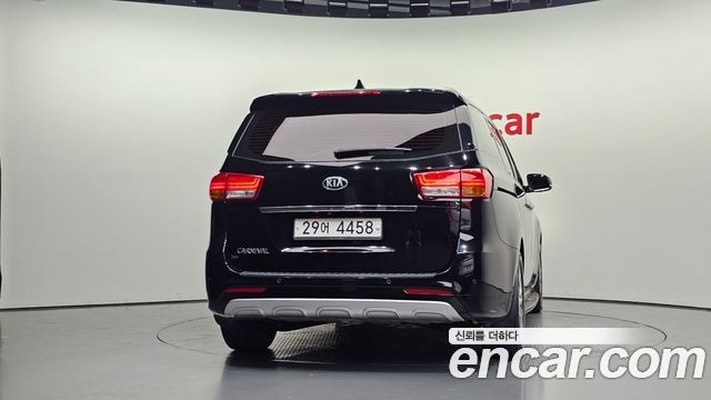 Kia Carnival из Кореи Encar