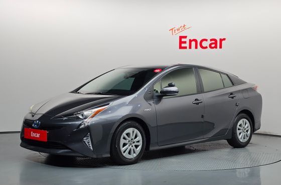 Toyota Prius 1.8 E — пробег 72 200 км — фото 1 из 5