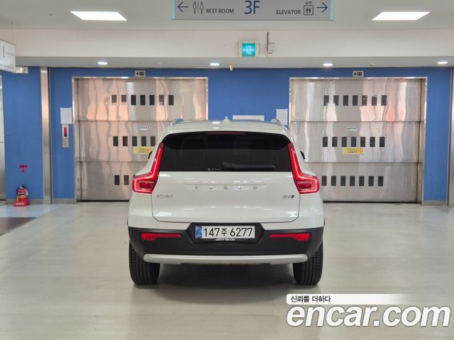 Volvo XC40 B4 Ultra Bright — пробег 17 775 км — фото 4 из 5