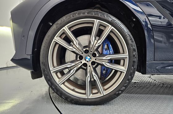 BMW X6 M50i — пробег 26 438 км — фото 5 из 5