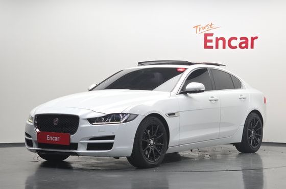 Jaguar XE 20d Prestige — пробег 75 169 км — фото 1 из 5
