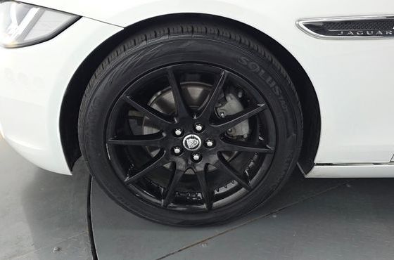 Jaguar XE 20d Prestige — пробег 75 169 км — фото 5 из 5
