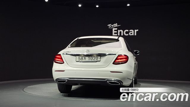 Mercedes-Benz E-Class из Кореи Encar