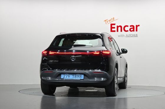 Mercedes-Benz EQA EQA250 Progressive — пробег 618 км — фото 4 из 5