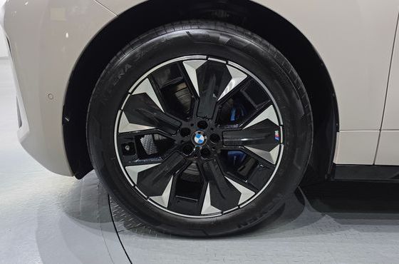 BMW iX xDrive45 M Sport — пробег 14 180 км — фото 5 из 5