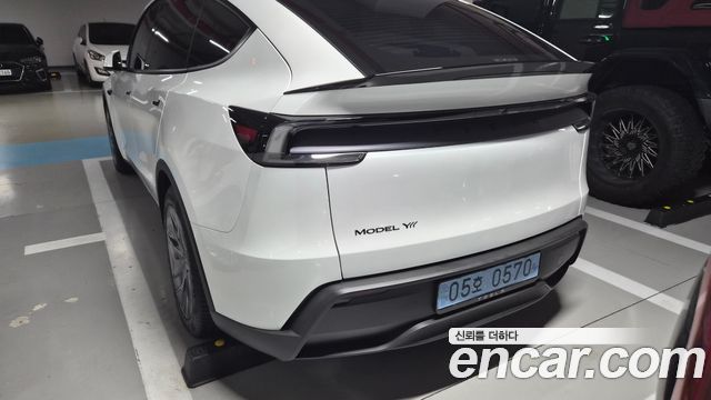 Tesla Model Y L Long Range AWD — пробег 1 200 км — фото 4 из 5