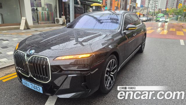 BMW i7 eDrive 50 M Sport — пробег 1 400 км — фото 4 из 5