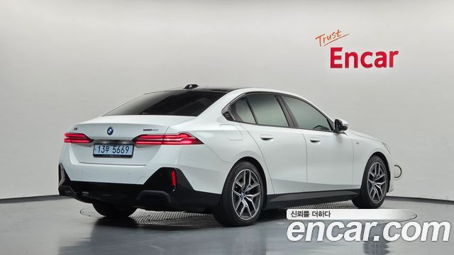 BMW i5 eDrive 40 M Sport — пробег 44 917 км — фото 2 из 5