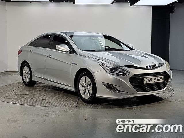 Hyundai Sonata 2.0 Smart — пробег 190 000 км — фото 2 из 5
