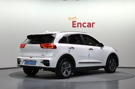 Kia Niro Prestige — пробег 116 613 км — фото 2 из 5