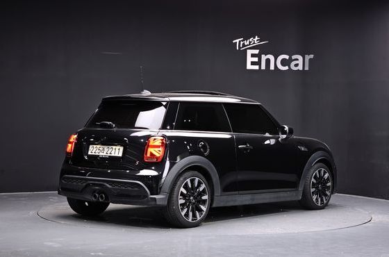 Mini Cooper Classic Launch Pack Third Generation — пробег 10 851 км — фото 2 из 5