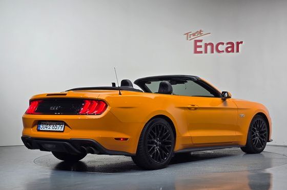 Ford Mustang GT Convertible — пробег 90 825 км — фото 2 из 5