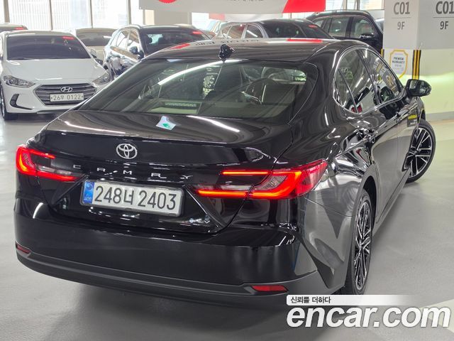 Toyota Camry 2.5 XLE Premium Hybrid — пробег 9 км — фото 2 из 5