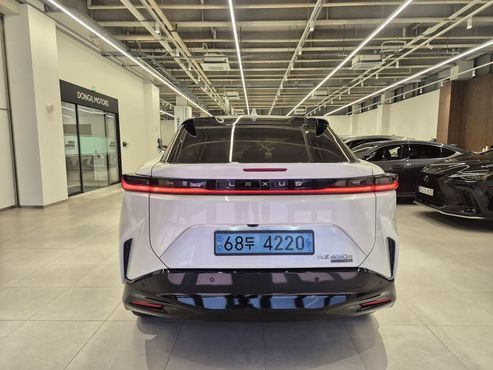 Lexus RZ Luxury — пробег 30 041 км — фото 4 из 5