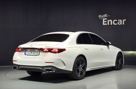 Mercedes-Benz E-Class E300 4MATIC AMG Line — пробег 11 015 км — фото 2 из 5