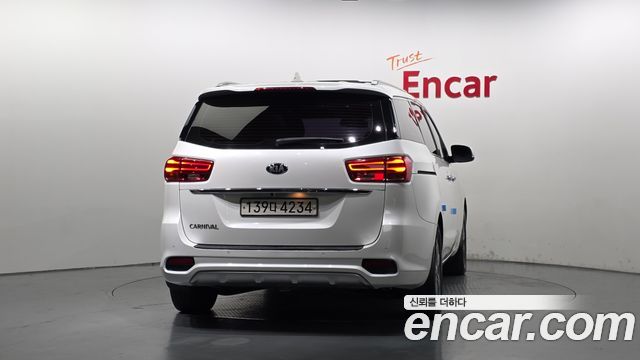 Kia Carnival из Кореи Encar