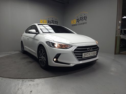 Hyundai AVANTE 1.6 e-VGT Style — пробег 107 000 км — фото 2 из 5