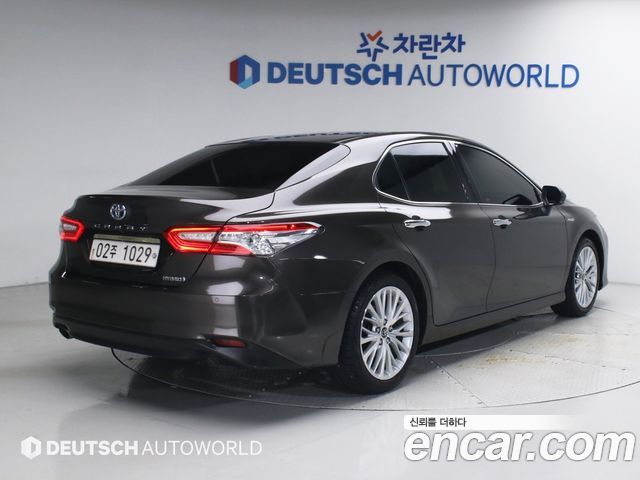 Toyota Camry 2.5 XLE Hybrid — пробег 201 380 км — фото 2 из 5