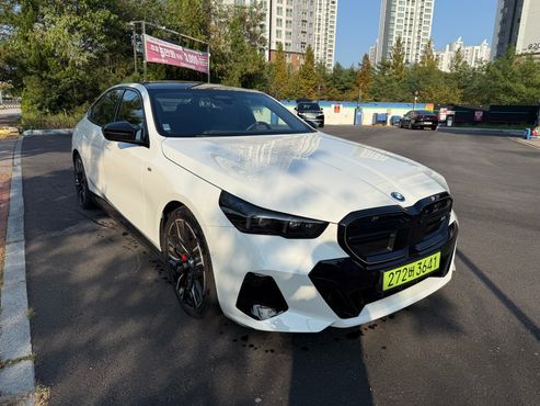 BMW i5 M60 xDrive — пробег 13 100 км — фото 2 из 5