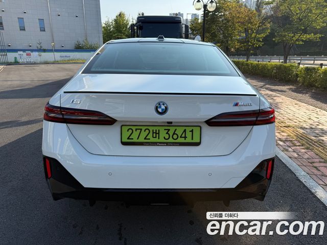 BMW i5 M60 xDrive — пробег 13 100 км — фото 4 из 5