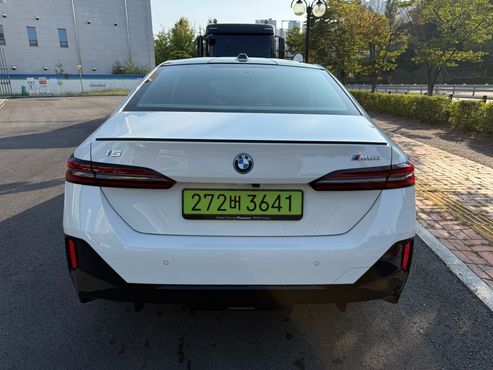 BMW i5 M60 xDrive — пробег 13 100 км — фото 4 из 5