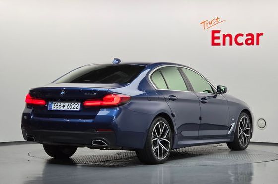 BMW 5-Series 530e M Sport — пробег 32 488 км — фото 2 из 5