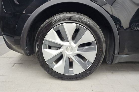 Tesla Model Y RWD — пробег 41 147 км — фото 5 из 5