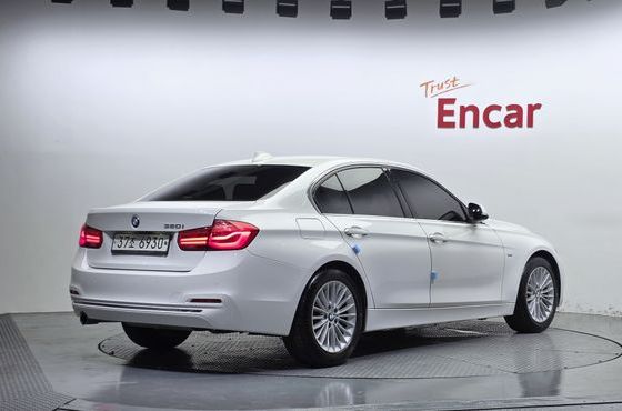 BMW 3-Series 320i Luxury — пробег 110 051 км — фото 2 из 5