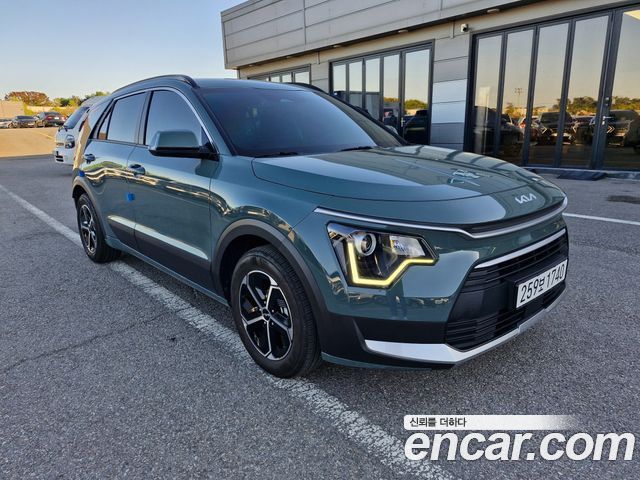 Kia Niro Prestige — пробег 13 618 км — фото 3 из 5