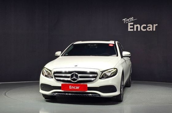 Mercedes-Benz E-Class E300 4MATIC Avnatgarde — пробег 100 076 км — фото 3 из 5