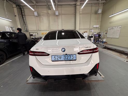 BMW i5 eDrive 40 M Sport — пробег 4 800 км — фото 4 из 5