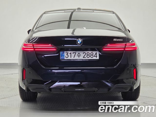 BMW 5-Series 520i M Sport — пробег 8 006 км — фото 4 из 5