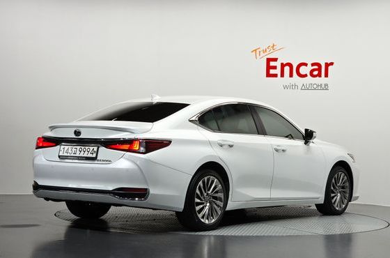 Lexus ES Luxury Plus — пробег 64 267 км — фото 2 из 5