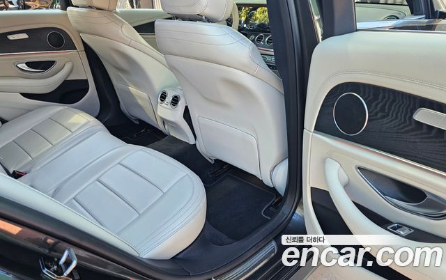 Mercedes-Benz E-Class E220d 4MATIC AMG Line — пробег 44 141 км — фото 4 из 5