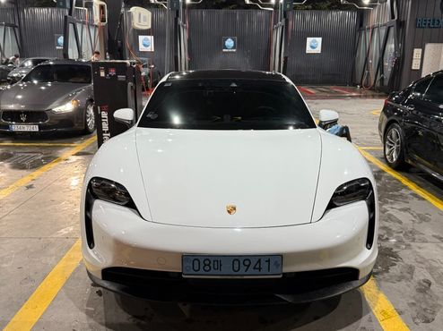 Porsche Taycan Base — пробег 68 500 км — фото 3 из 5