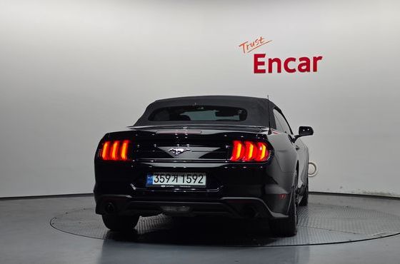 Ford Mustang Convertible — пробег 103 426 км — фото 4 из 5