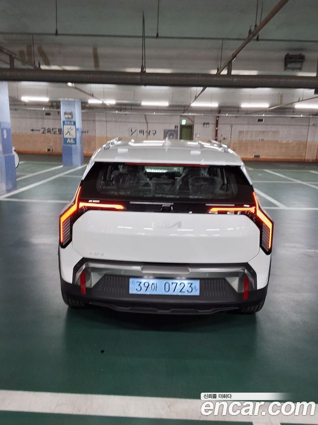 Kia EV3 Long Range 2WD Earth — пробег 7 км — фото 4 из 5