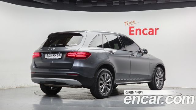 Mercedes-Benz GLC-Class GLC350e 4MATIC Premium — пробег 60 841 км — фото 2 из 5