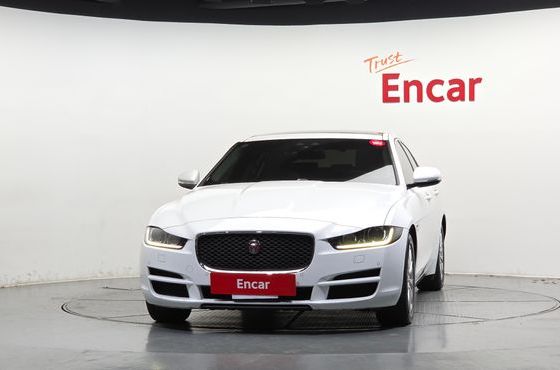 Jaguar XE 20t Prestige — пробег 52 281 км — фото 3 из 5