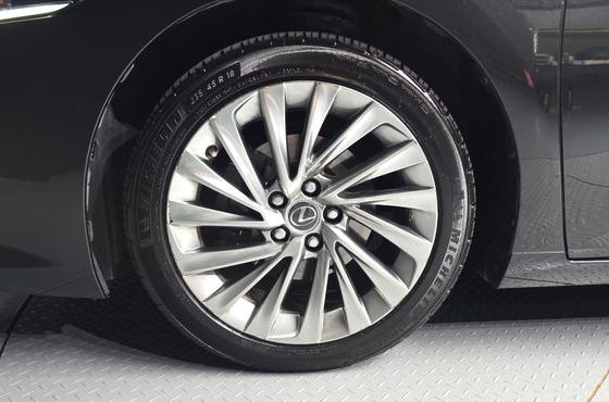 Lexus ES Luxury Plus — пробег 159 441 км — фото 5 из 5