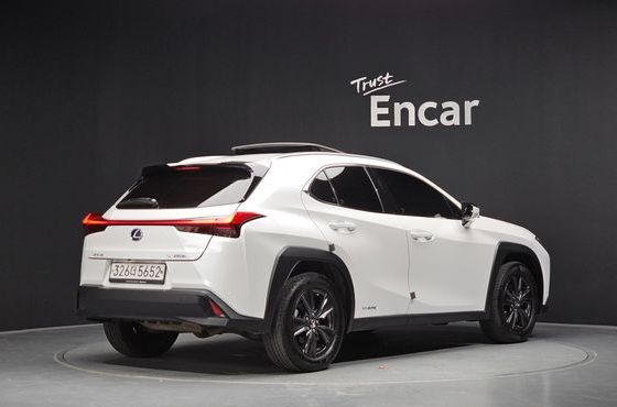 Lexus UX 2.0 2WD — пробег 40 411 км — фото 2 из 5