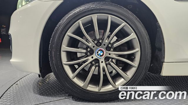 BMW 5-Series 520d xDrive Luxury Plus — пробег 239 282 км — фото 5 из 5